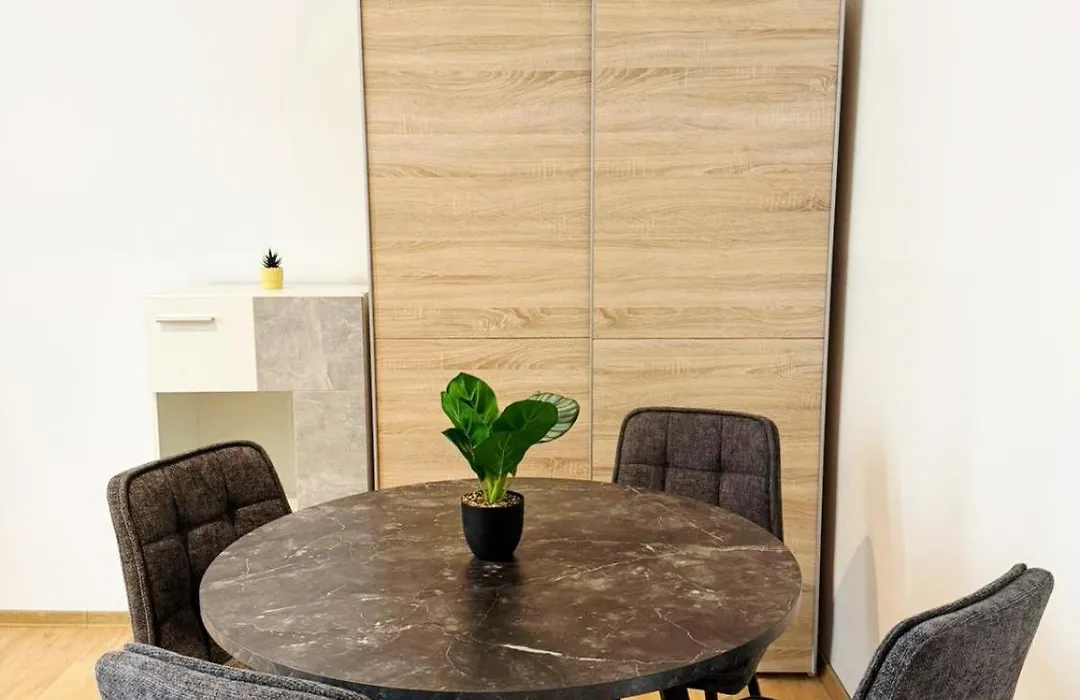 Donaufelder City Apartment-1